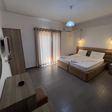 סרנדה Hotel Irini מראה חיצוני תמונה
