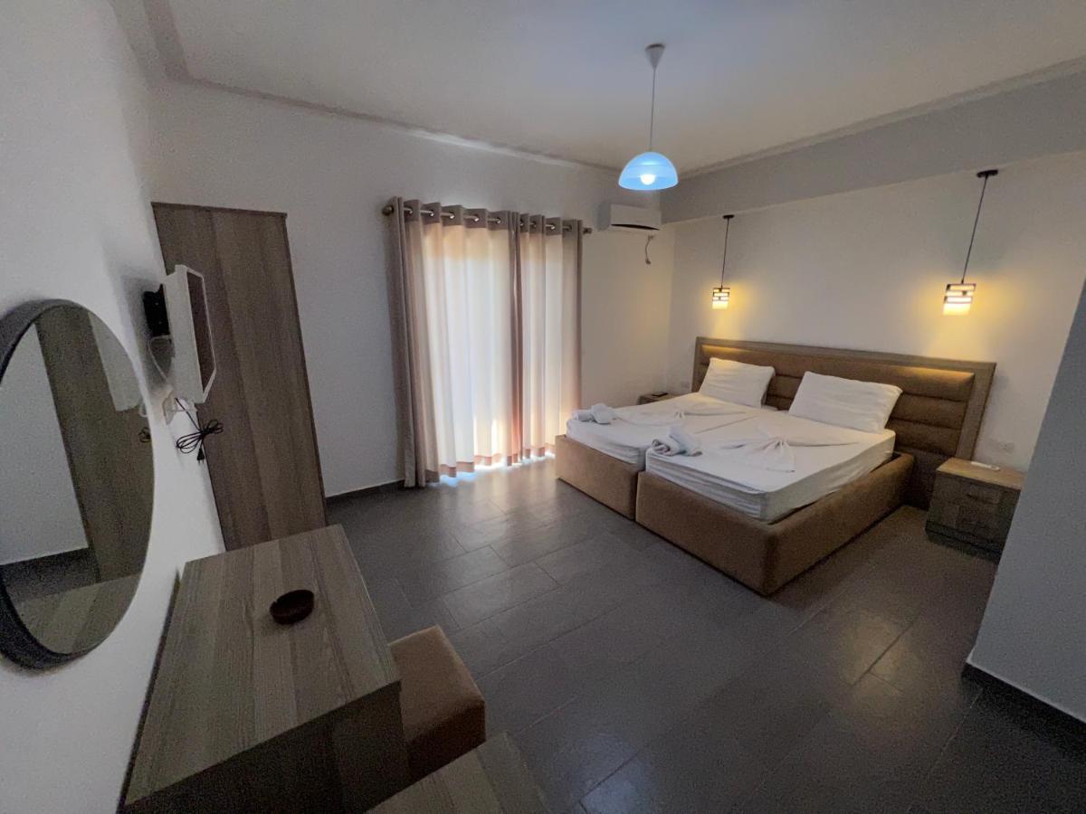סרנדה Hotel Irini מראה חיצוני תמונה