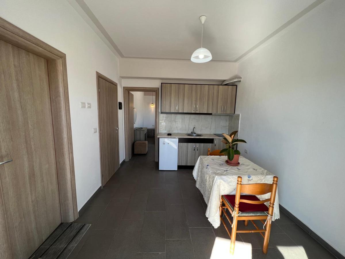סרנדה Hotel Irini מראה חיצוני תמונה