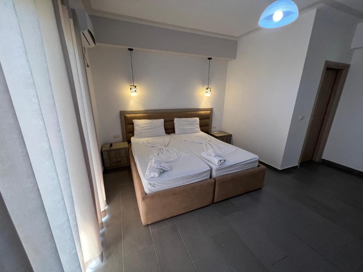 סרנדה Hotel Irini מראה חיצוני תמונה