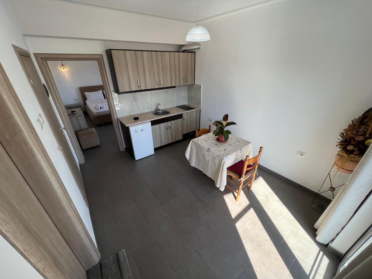 סרנדה Hotel Irini מראה חיצוני תמונה