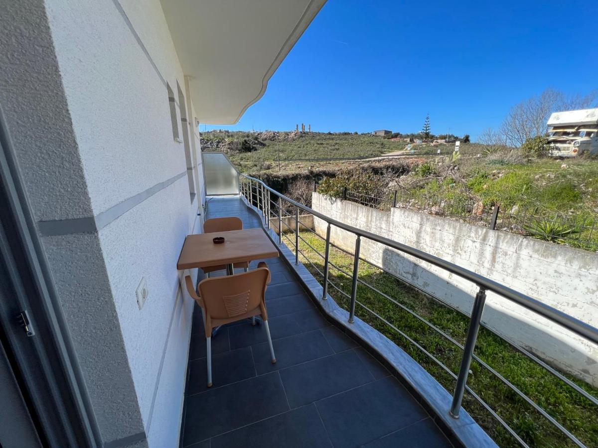 סרנדה Hotel Irini מראה חיצוני תמונה