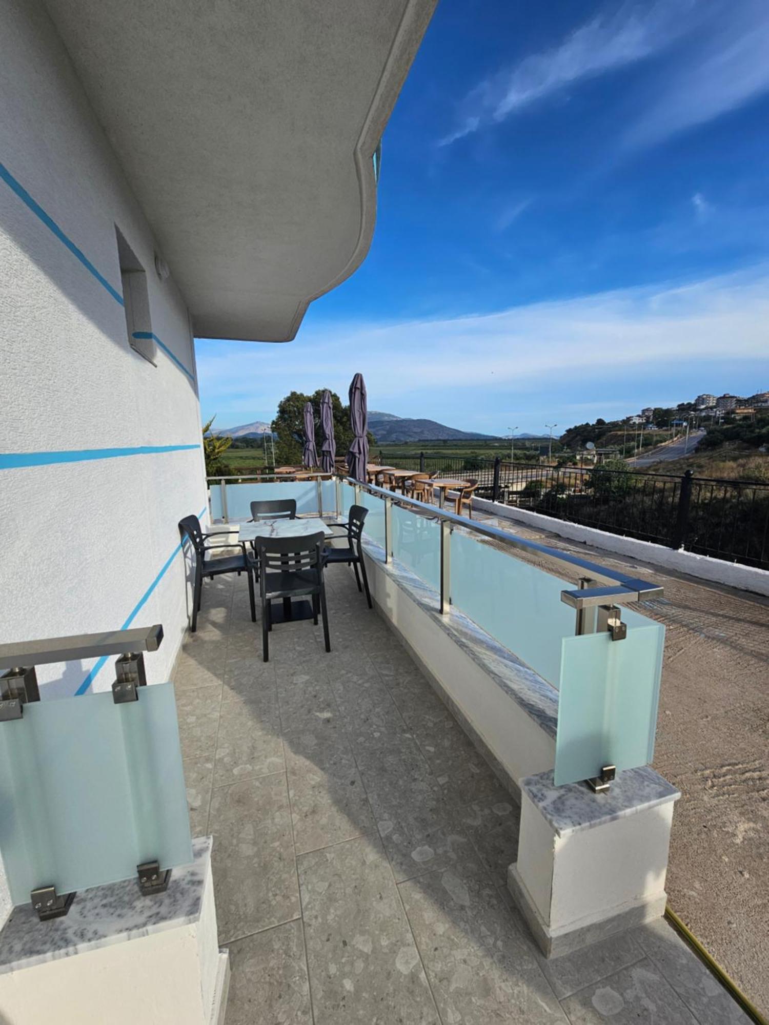 סרנדה Hotel Irini מראה חיצוני תמונה