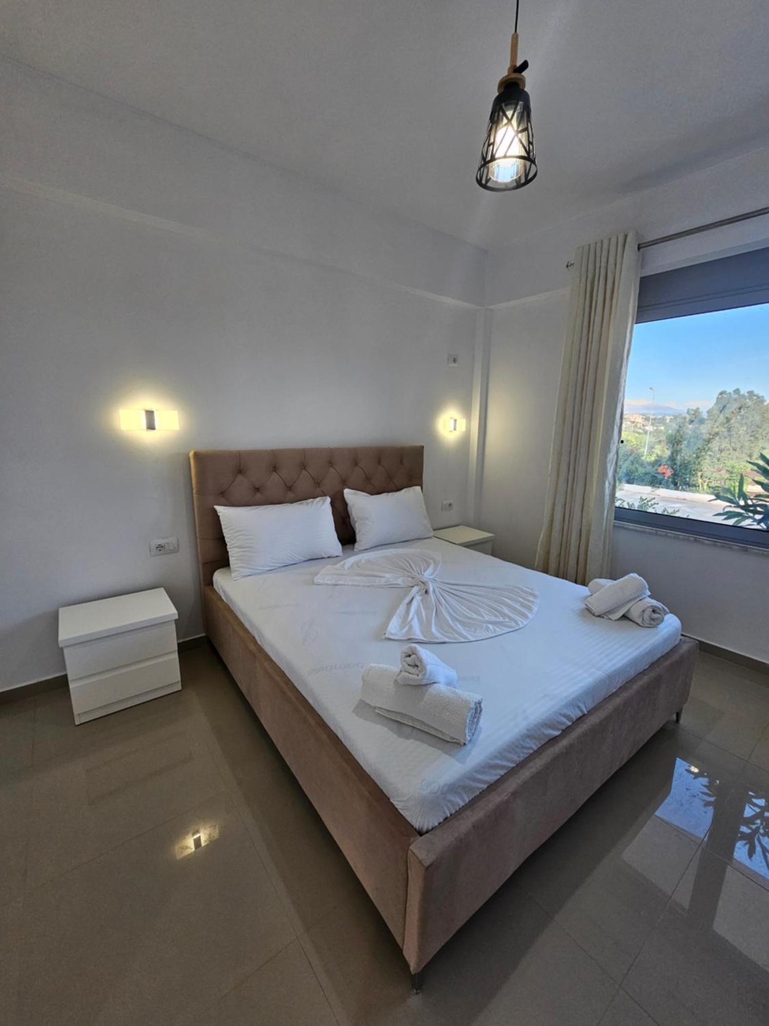סרנדה Hotel Irini מראה חיצוני תמונה