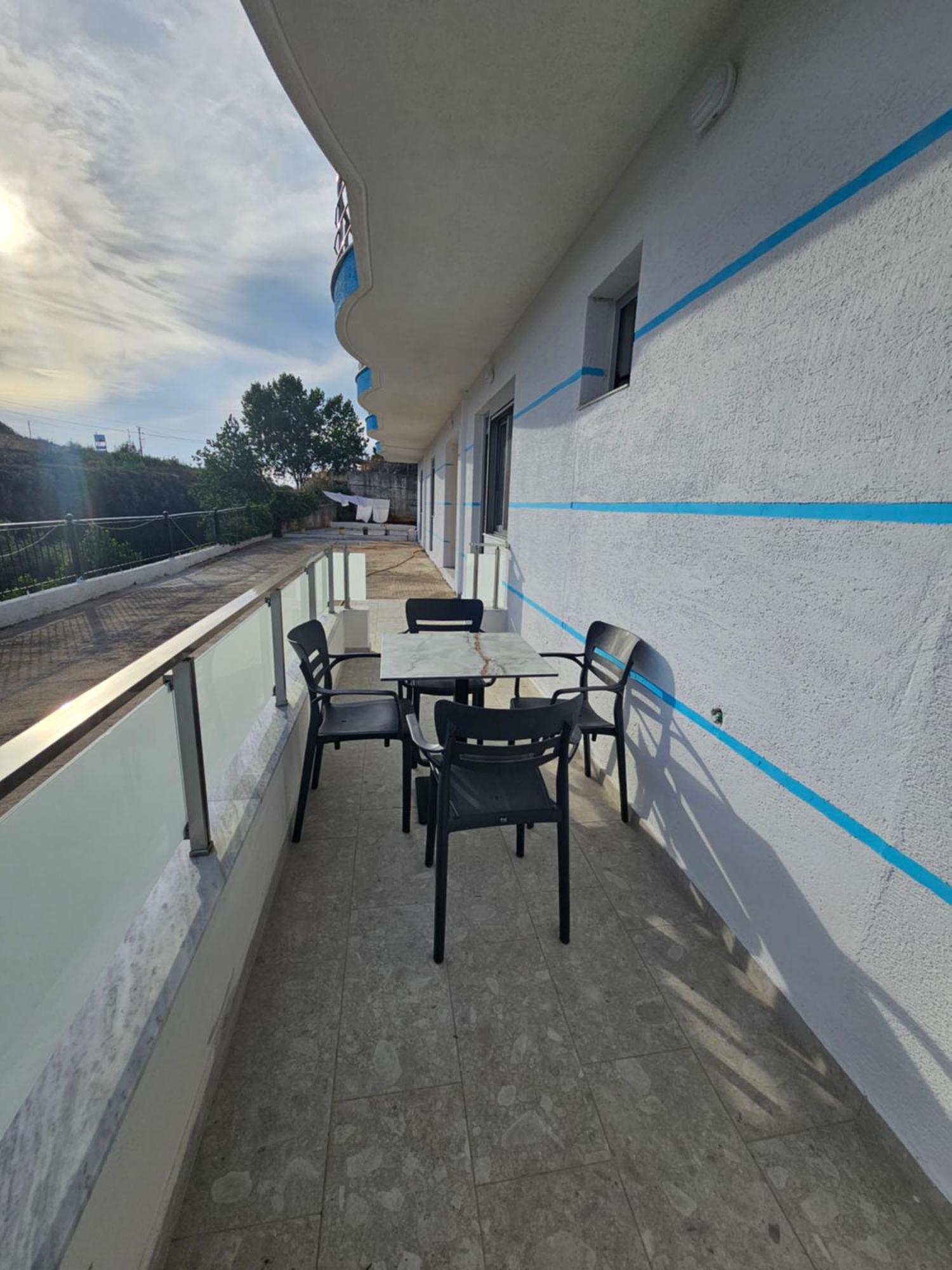 סרנדה Hotel Irini מראה חיצוני תמונה