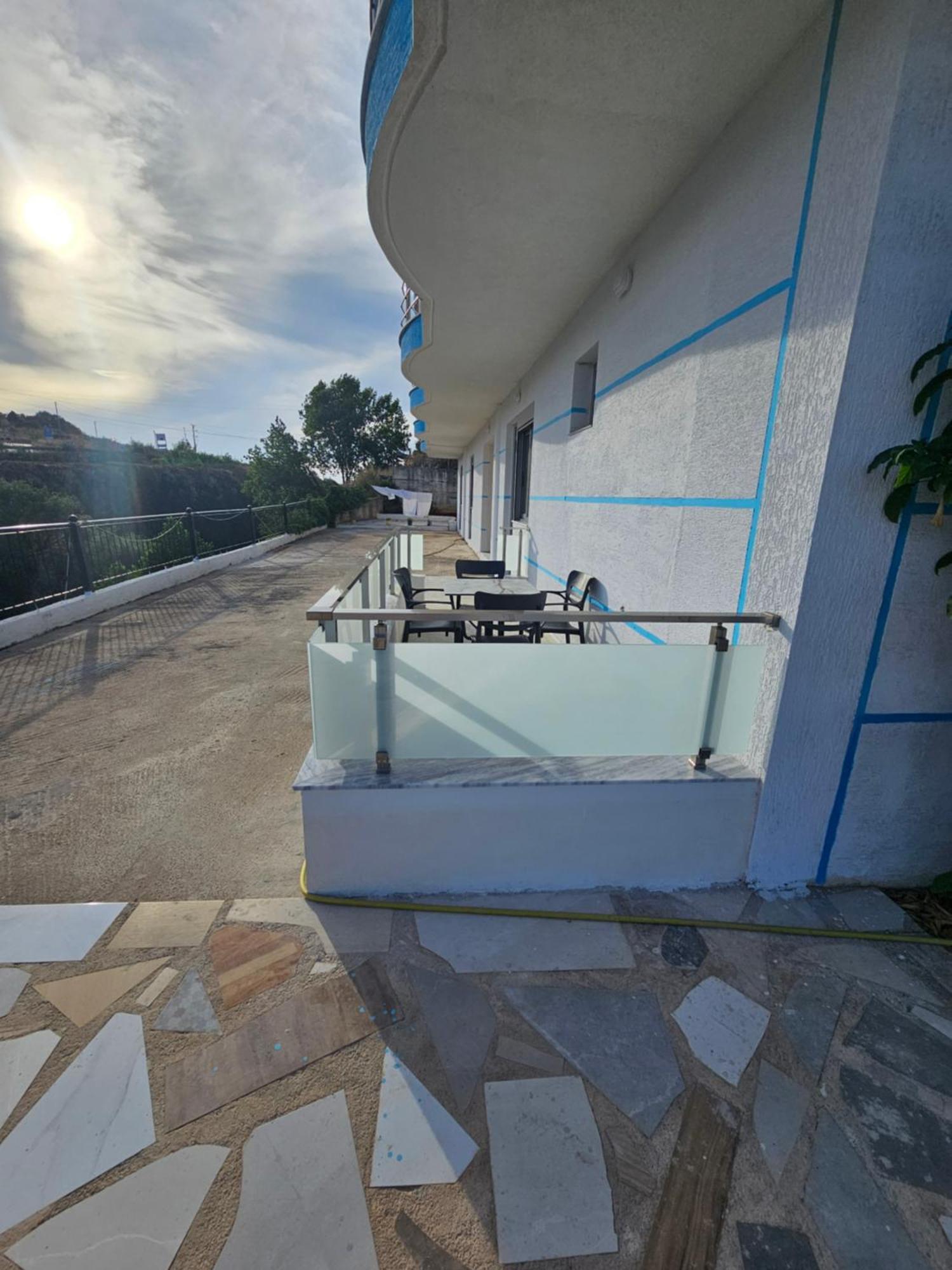 סרנדה Hotel Irini מראה חיצוני תמונה