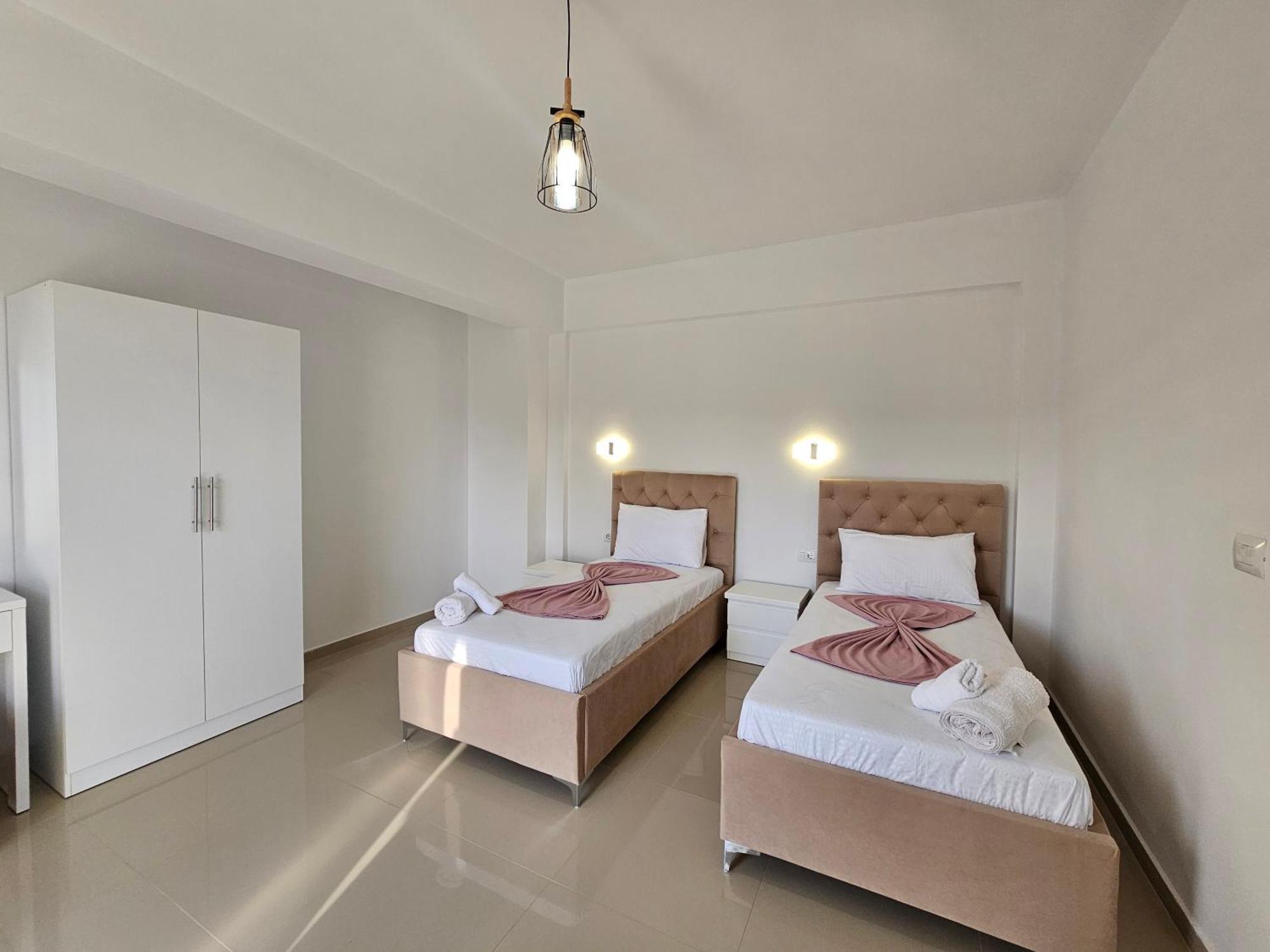 סרנדה Hotel Irini מראה חיצוני תמונה