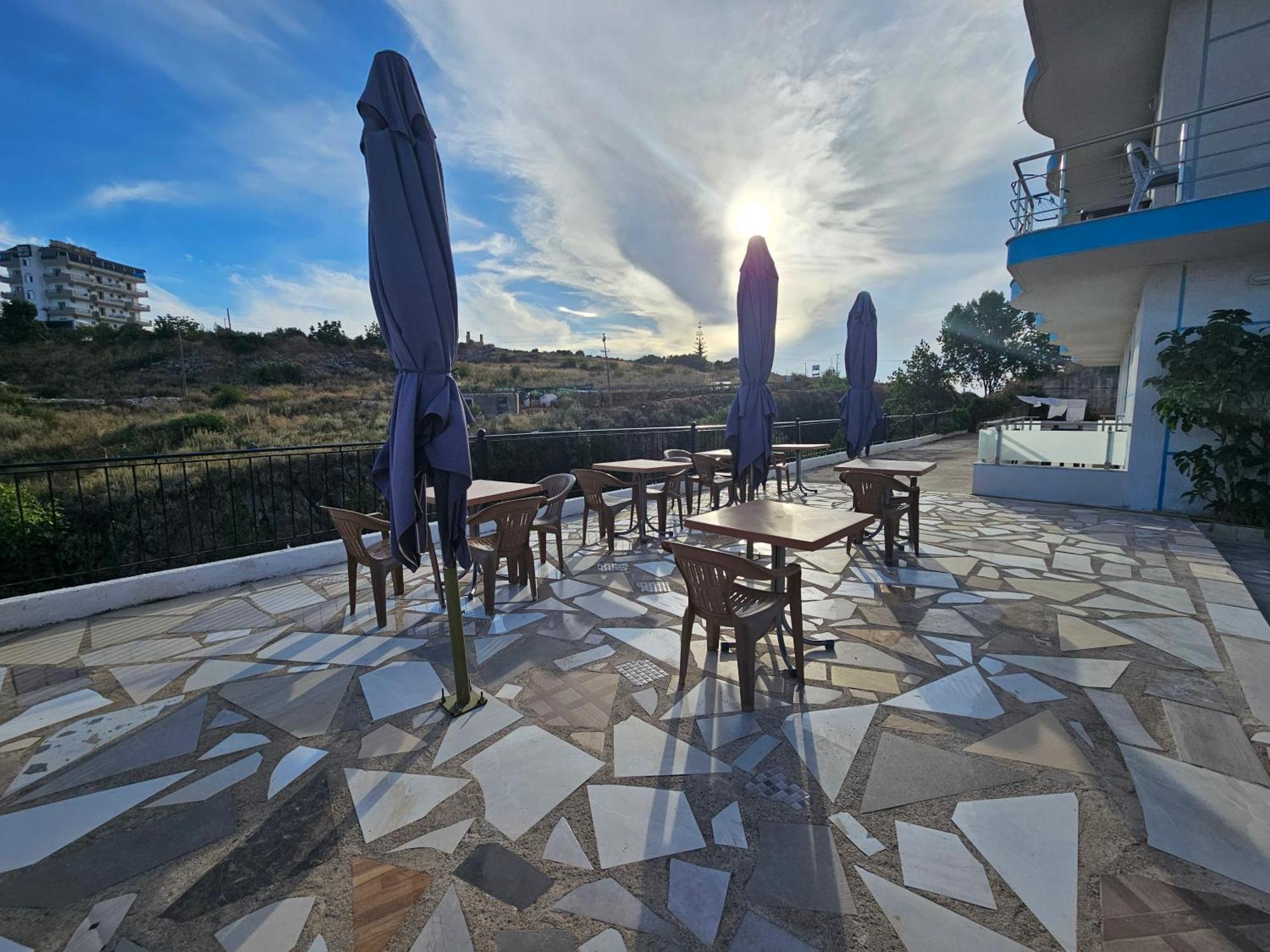 סרנדה Hotel Irini מראה חיצוני תמונה