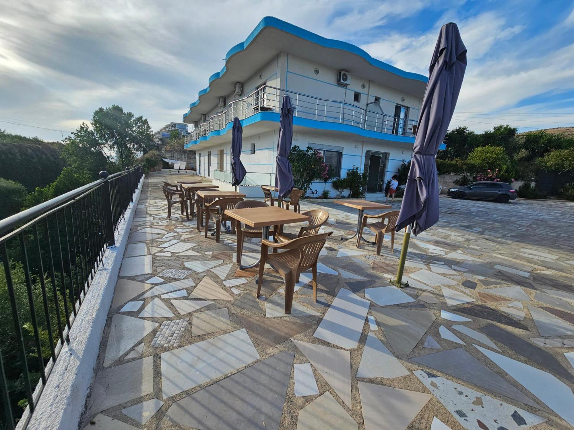 סרנדה Hotel Irini מראה חיצוני תמונה