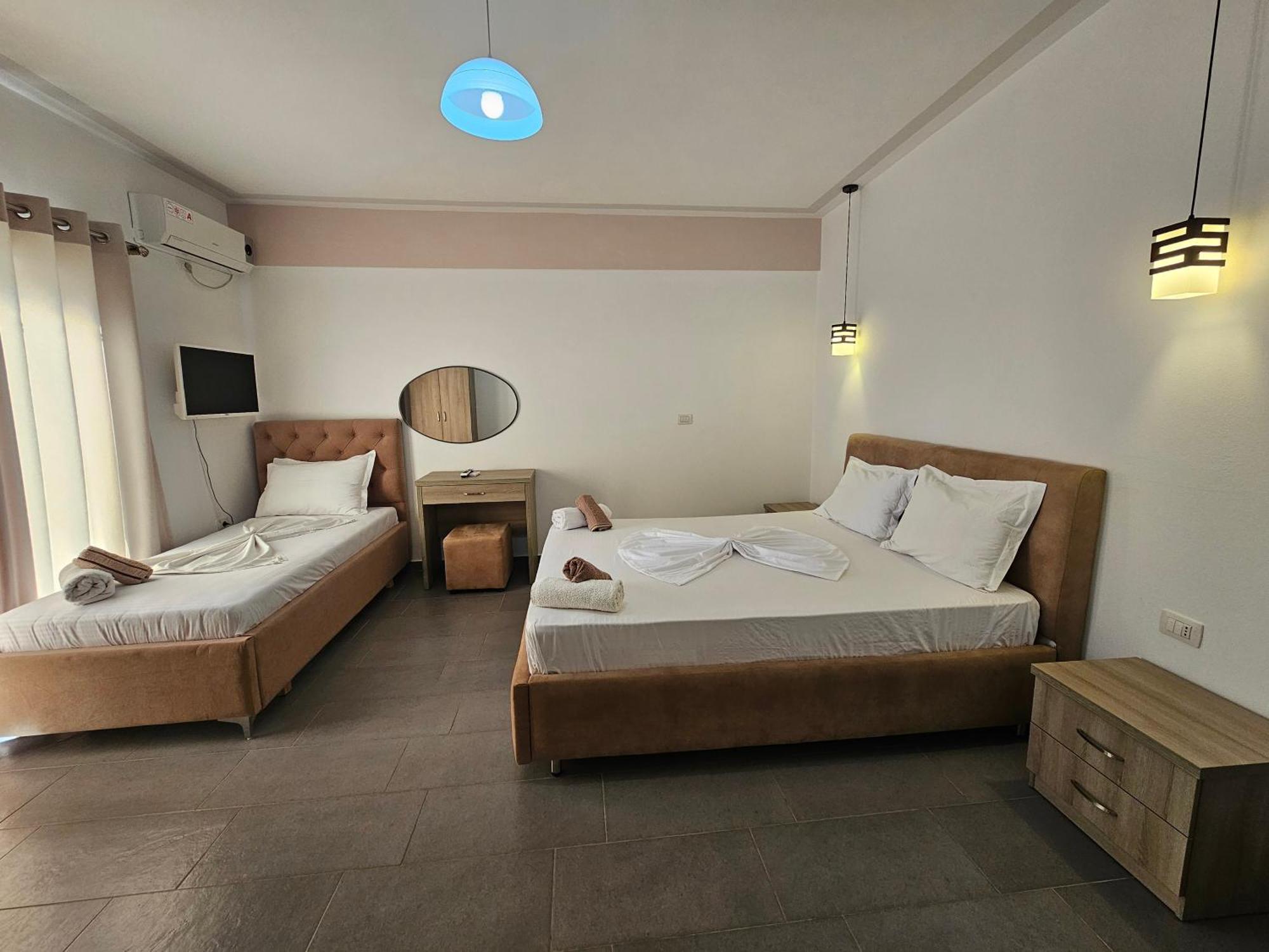 סרנדה Hotel Irini מראה חיצוני תמונה