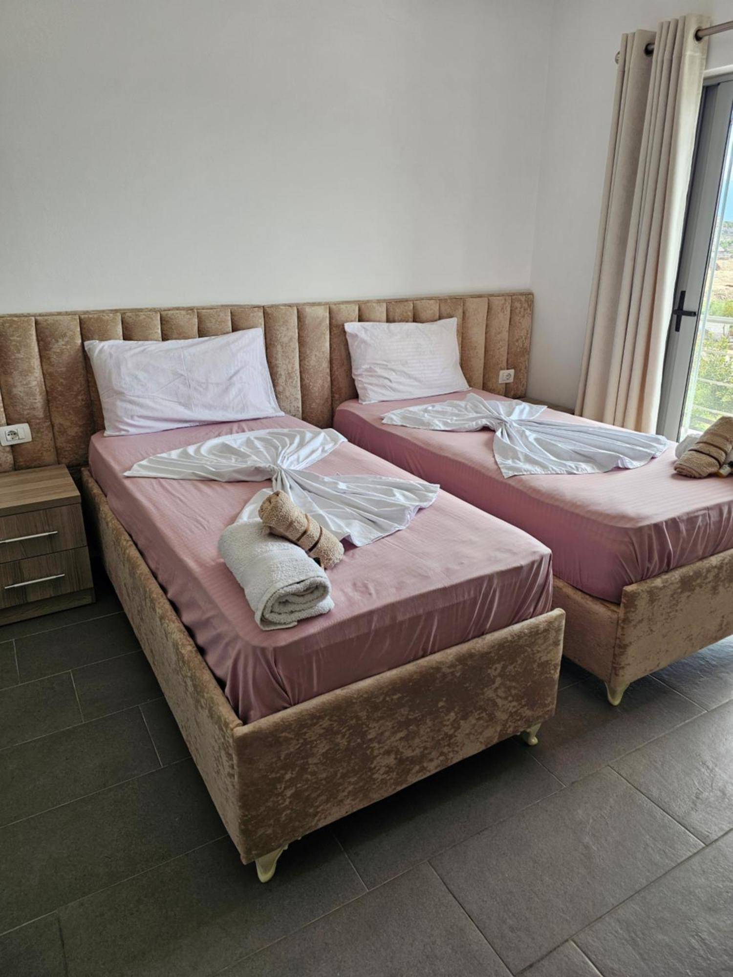 סרנדה Hotel Irini מראה חיצוני תמונה