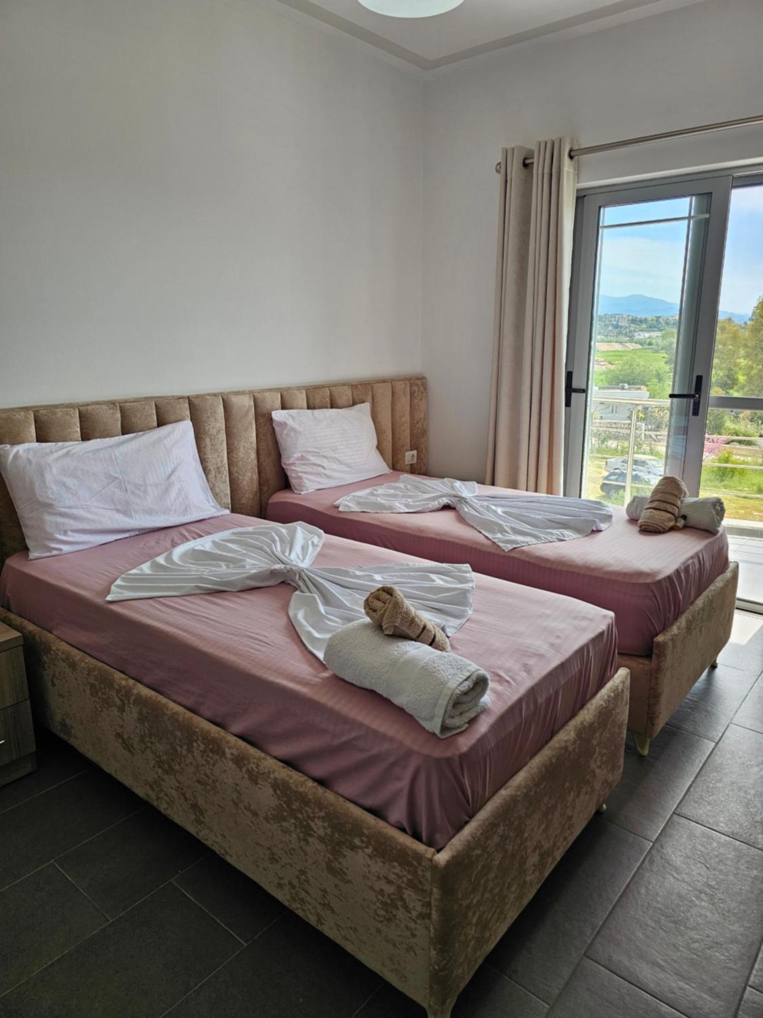 סרנדה Hotel Irini מראה חיצוני תמונה