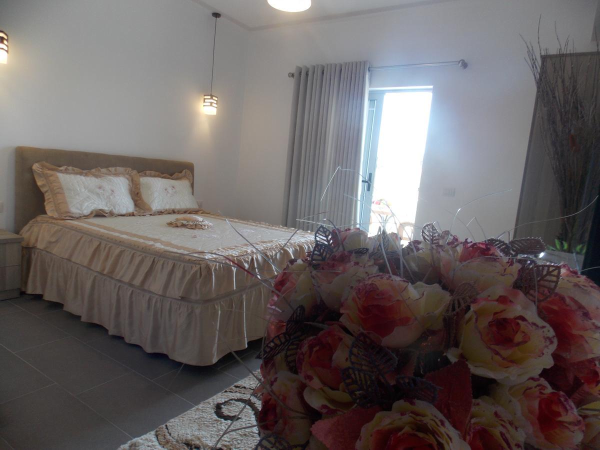 סרנדה Hotel Irini מראה חיצוני תמונה