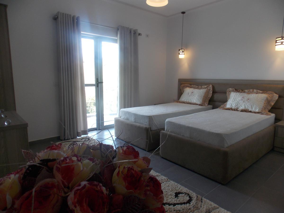 סרנדה Hotel Irini מראה חיצוני תמונה