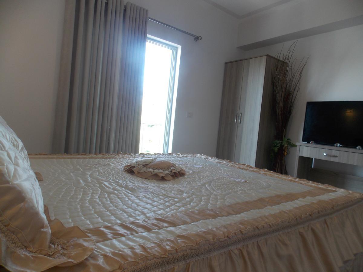 סרנדה Hotel Irini מראה חיצוני תמונה