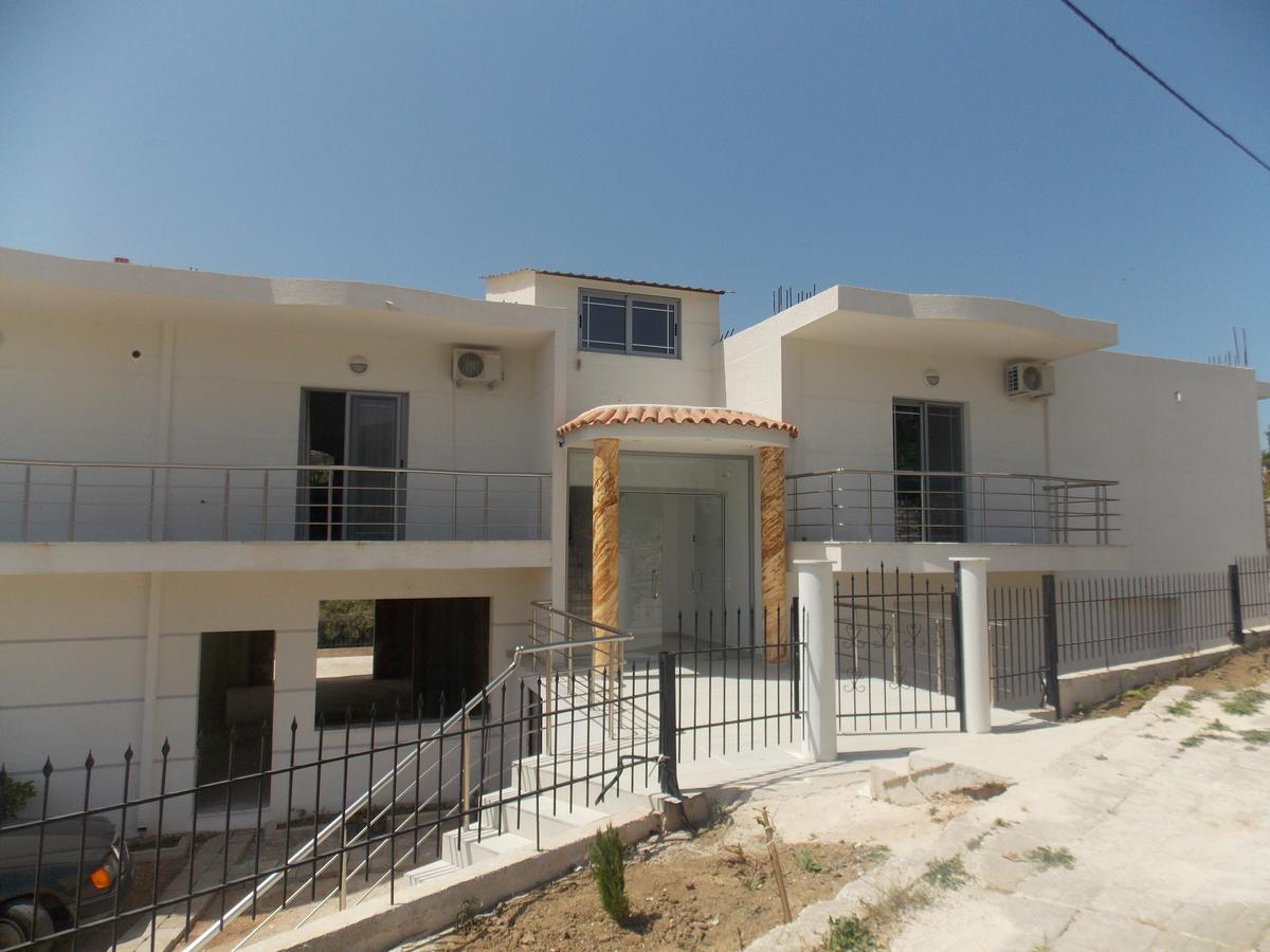 סרנדה Hotel Irini מראה חיצוני תמונה