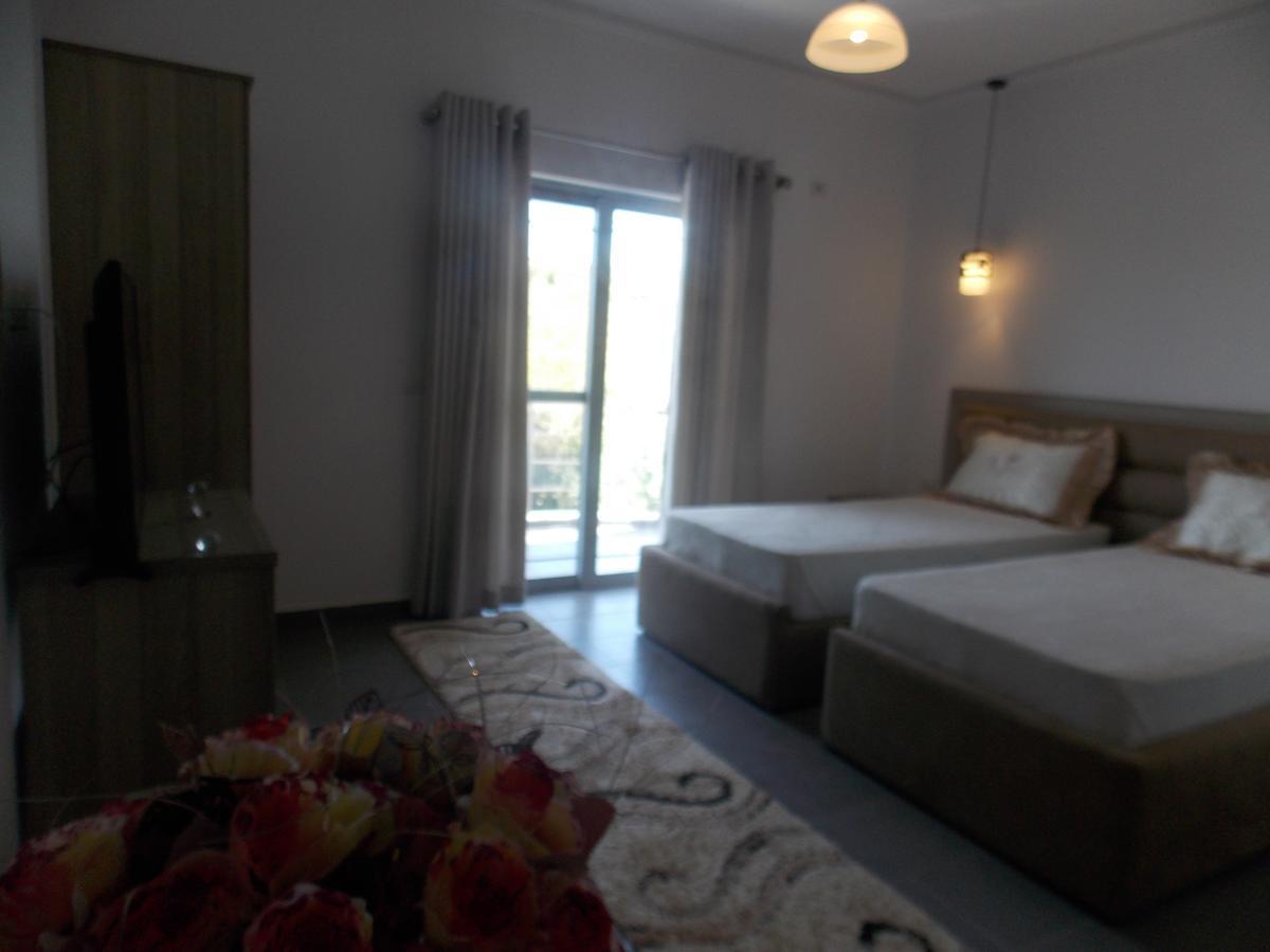 סרנדה Hotel Irini מראה חיצוני תמונה