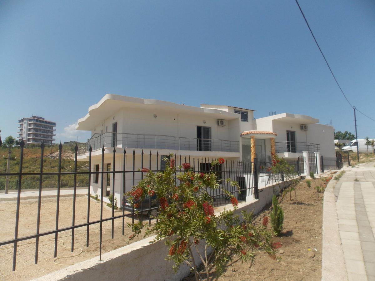 סרנדה Hotel Irini מראה חיצוני תמונה